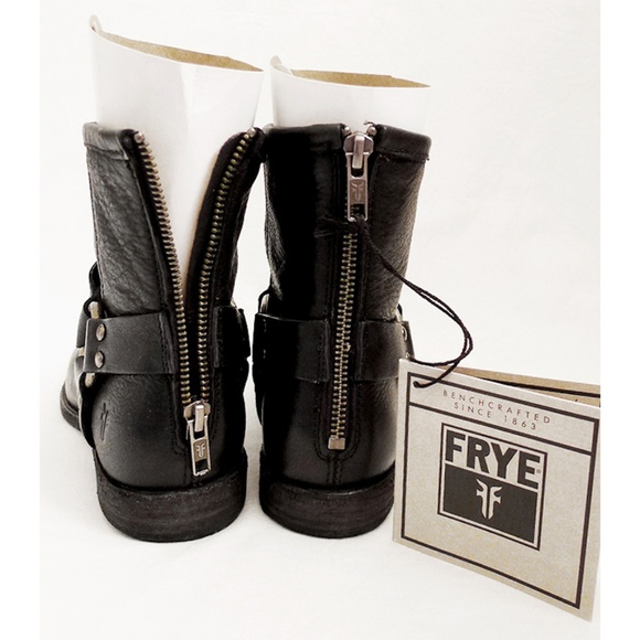 FRYE PHILLIP HARNESS BACK ZIP SHORT Leather Moto - Picture 5 of 8